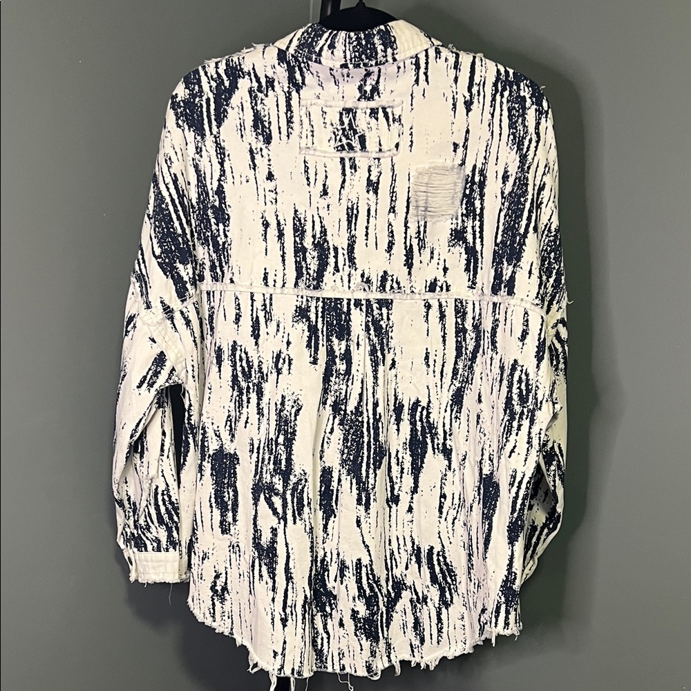 POL Women's Navy and White Oversized Button Down Shacket - Picture 6 of 7